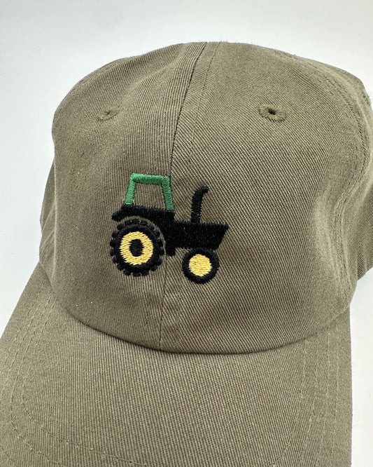 Kinder Baseball Cap mit Traktor Stickerei Detailansicht in grün