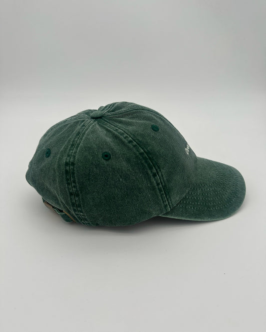 Vintage Cap mit hochwertiger Bestickung Overdressed in bottle green seitlich von stuio x monaco