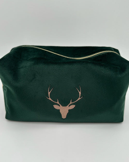 Detailansicht Hirsch Kosmetiktasche in green von studio x monaco