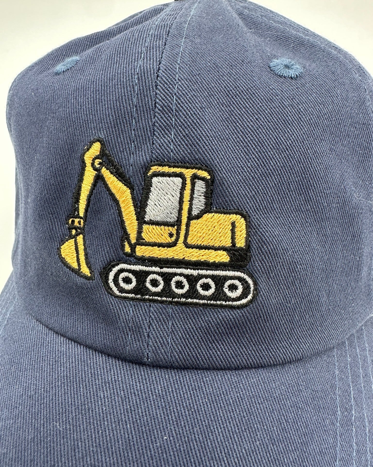 Kinder Baseball Cap mit Bagger Stickerei Detailsansicht