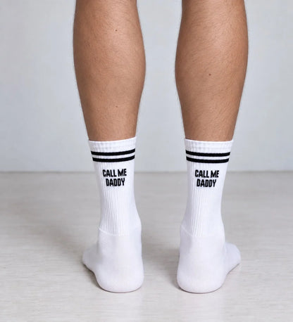 Weiße Call Me Daddy Socken von NBDC getragen