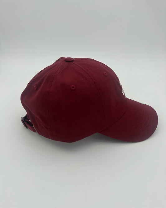 Lazy Sunday Club Baseball Cap aus Baumwolle hochwertig bestickt in Maroon seitlich