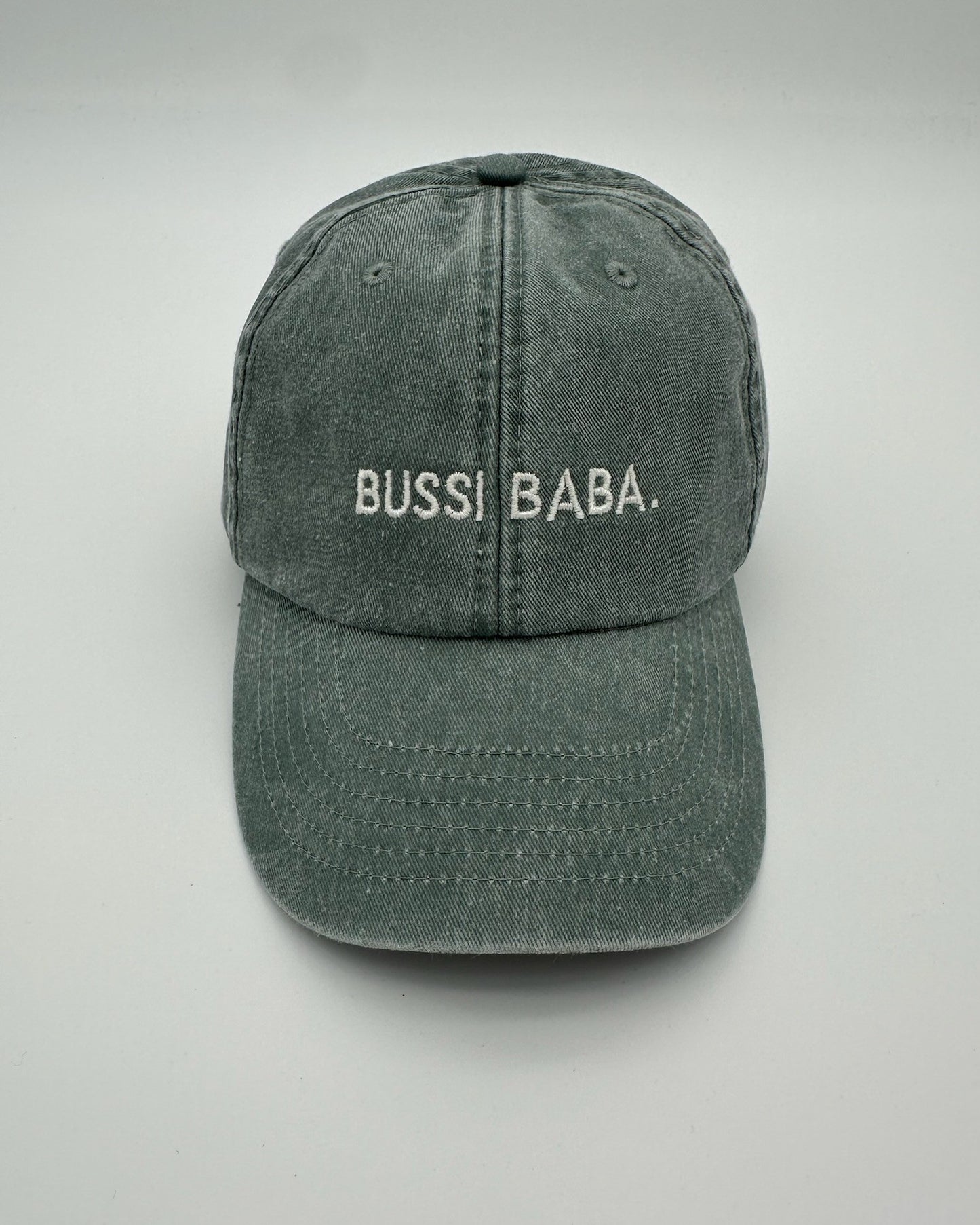 Vintage Cap mit hochwertiger Bestickung Bussi Baba in sage