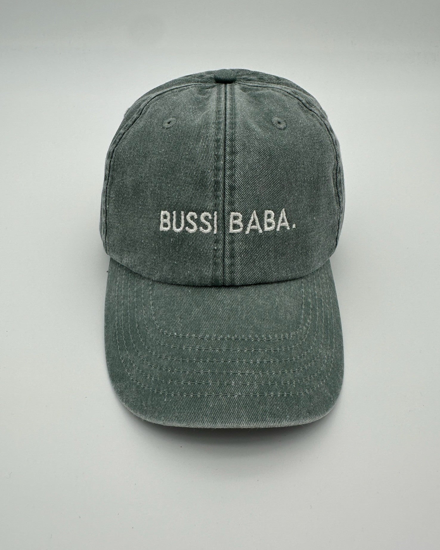 Vintage Cap mit hochwertiger Bestickung Bussi Baba in sage