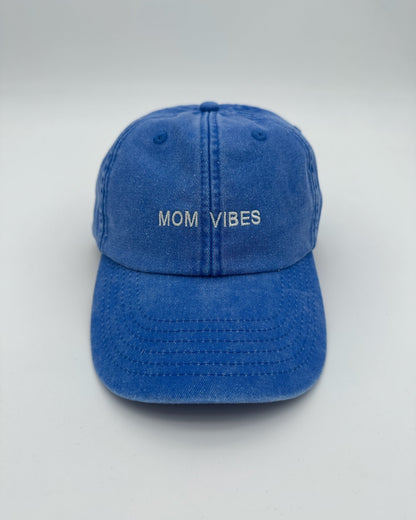 Vintage Cap bestickt MOM VIBES  in Cornflower
