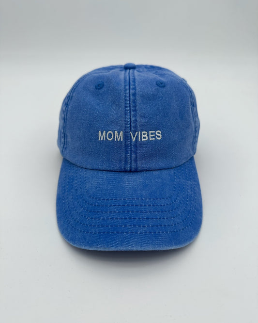 Vintage Cap bestickt MOM VIBES  in Cornflower