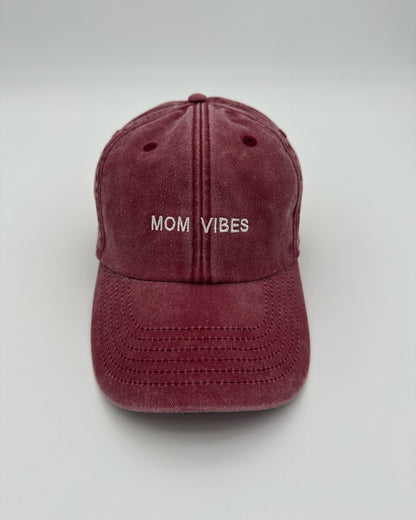 Vintage Cap bestickt MOM VIBES  in red