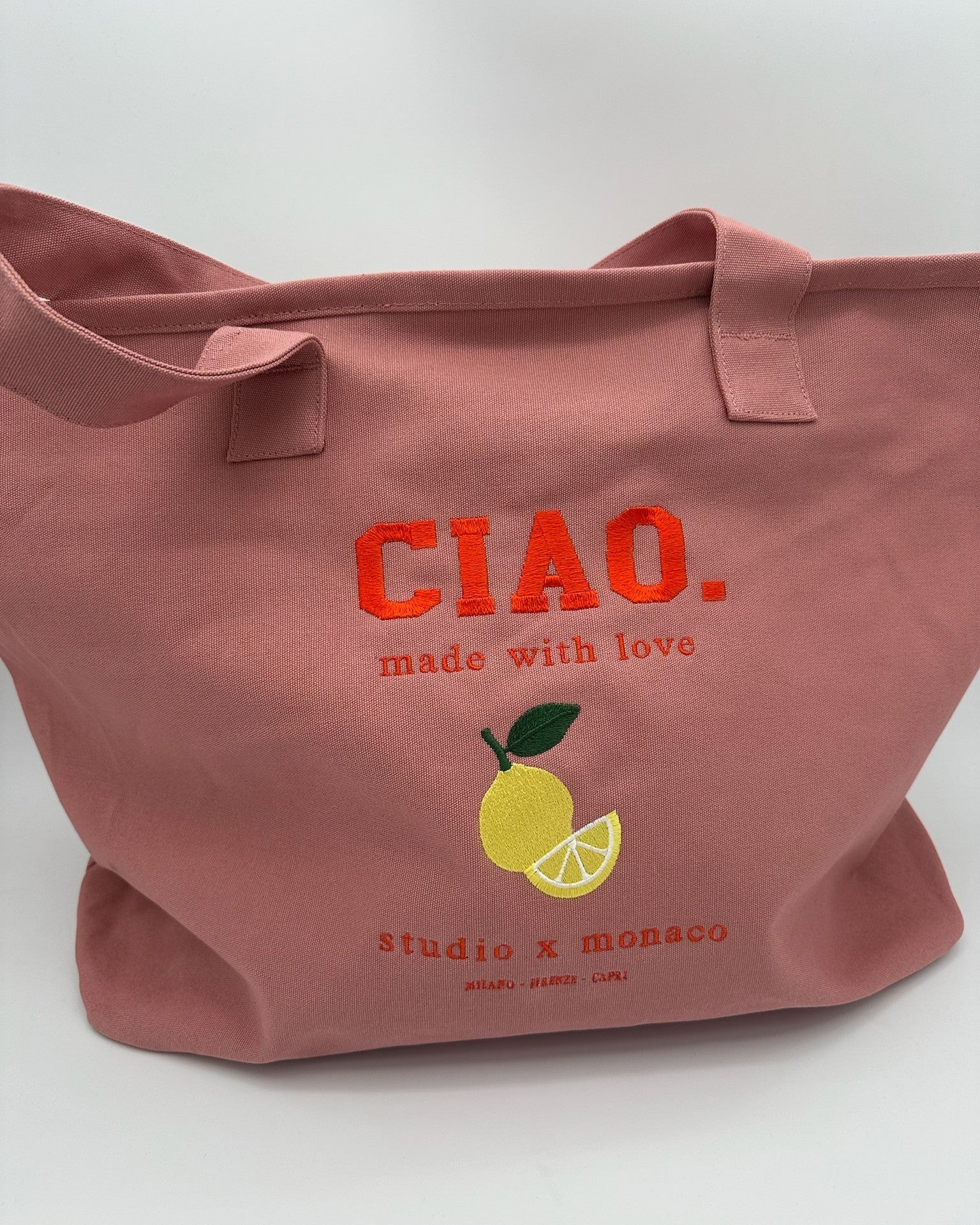 Oversized Canvas Tote Bag Strandtasche bestickt Ciao in Rose von studio x monaco