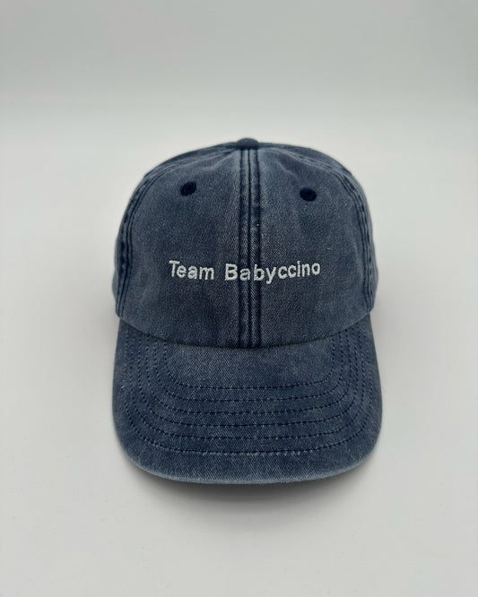 Vintage Cap für Kids mit gesticktem Team Babyccino Schriftzug in vintage blau