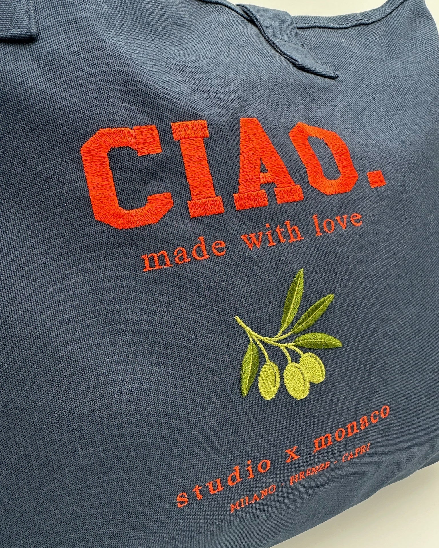 Detailansicht Oversized Canvas Tote Bag ciao verde in navy