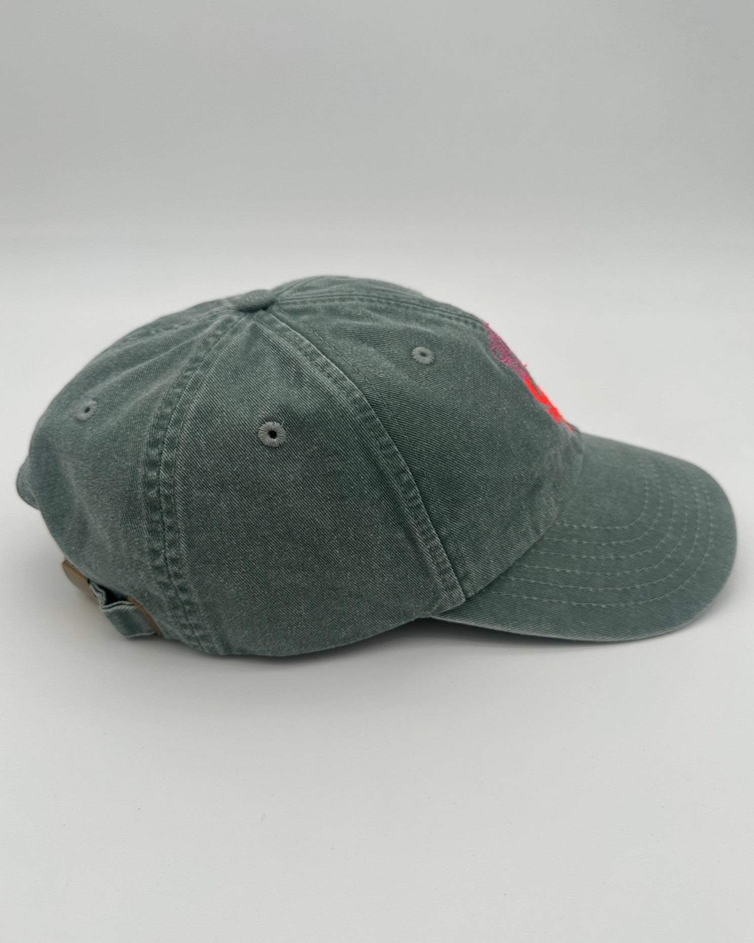 Vintage Cap mit hochwertiger Bestickung Flower Lobster in sage von studio x monaco