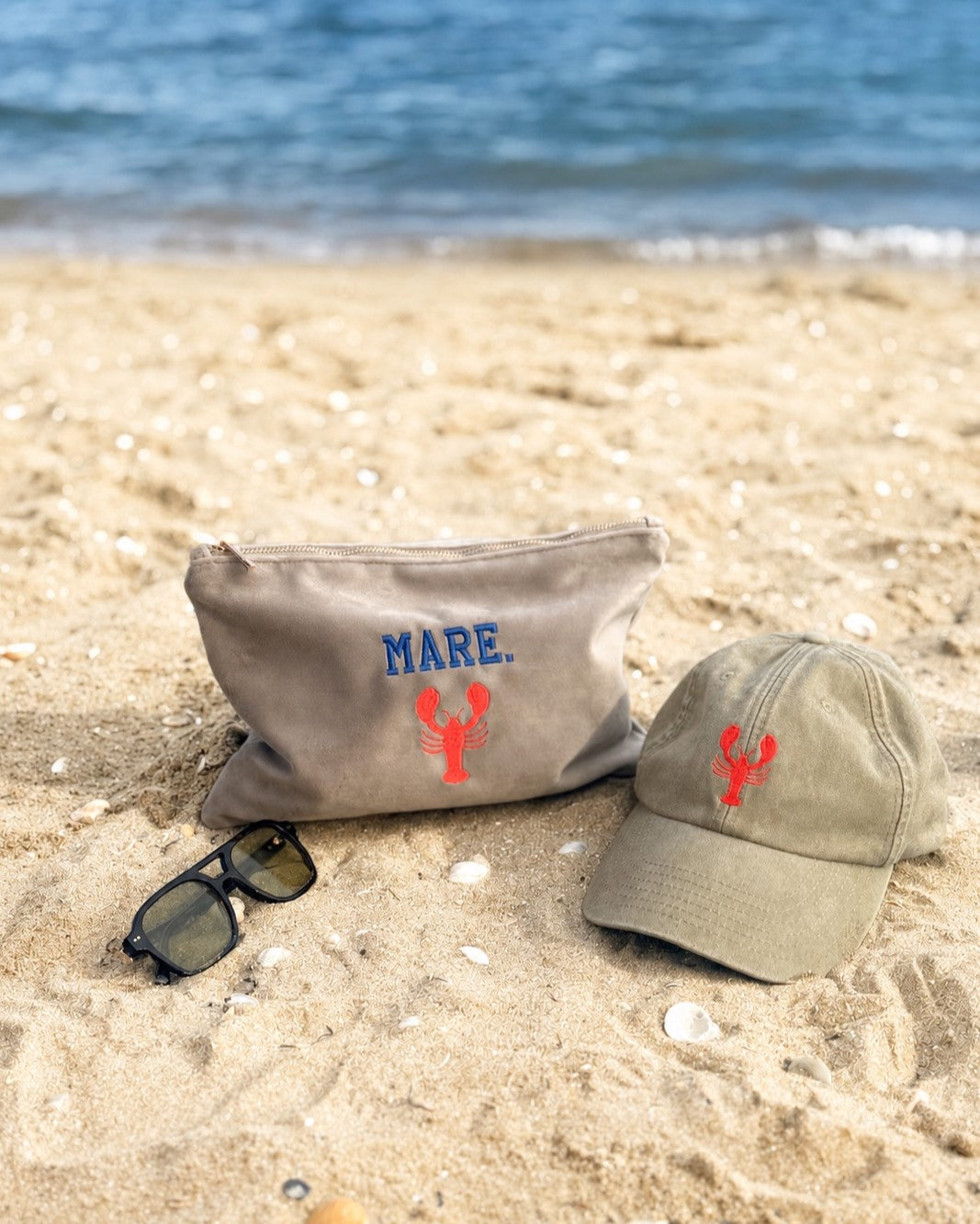 Produktfoto von Velvet Pouch Mare und Vintage Cap Lobster von studio x monaco