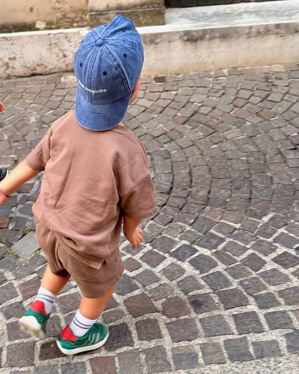 bestickte Vintage Cap "Team Babyccino" von studio x monaco in vintage blau