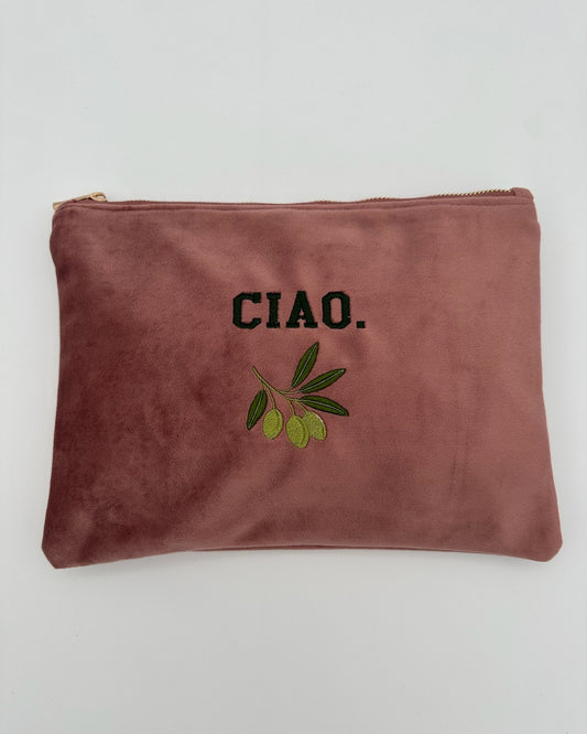 Personalisierte Samt Kosmetik Pouch "ciao verde" aus rosefarbenen Premium-Samt mit feiner Oliven-Stickerei von studio x monaco