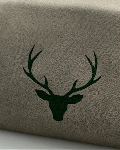 Detailansicht Hirsch Kosmetiktasche in grey von studio x monaco