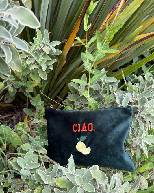 Personalisierbare Samt Kosmetik Pouch mit feiner Stickerei Limone in 30 x 20 cm von studio x moanco