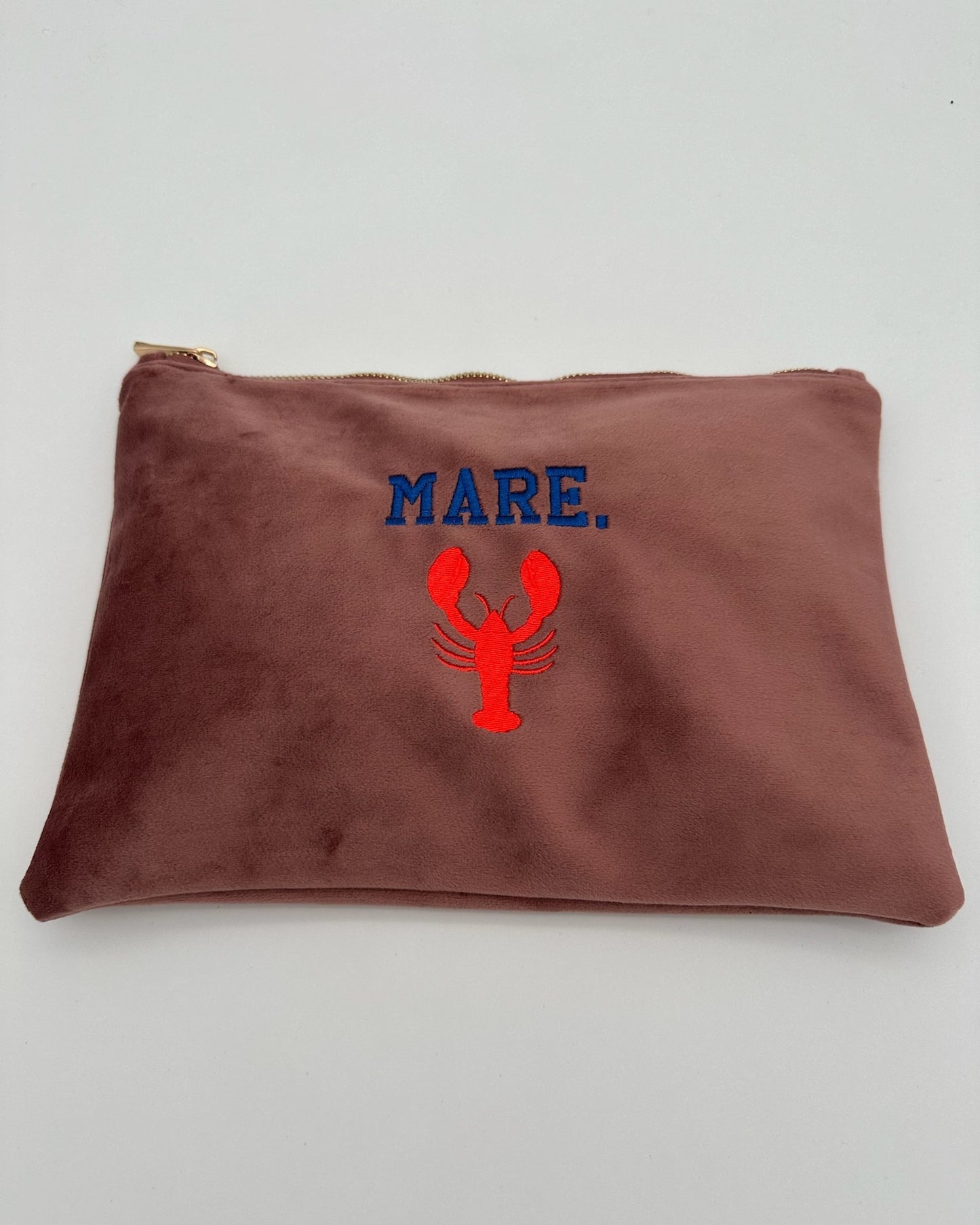 Samt Kosmetik Pouch mit Lobster-Stickerei in Größe 30 x 20 cm in rose von studio x monaco