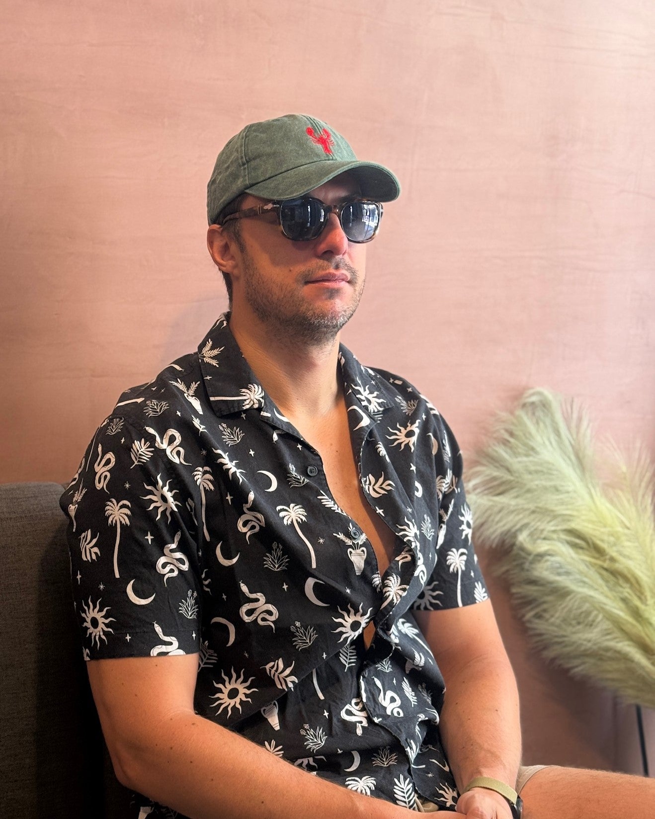 Lifestylebild von Vintage Cap mit hochwertiger Bestickung Lobster in bottle green von studio x monaco