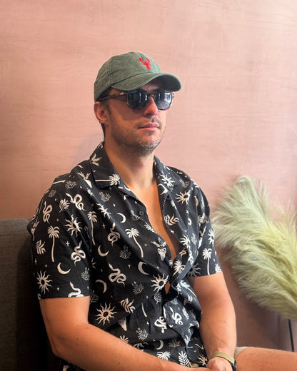 Lifestylebild von Vintage Cap mit hochwertiger Bestickung Lobster in bottle green von studio x monaco