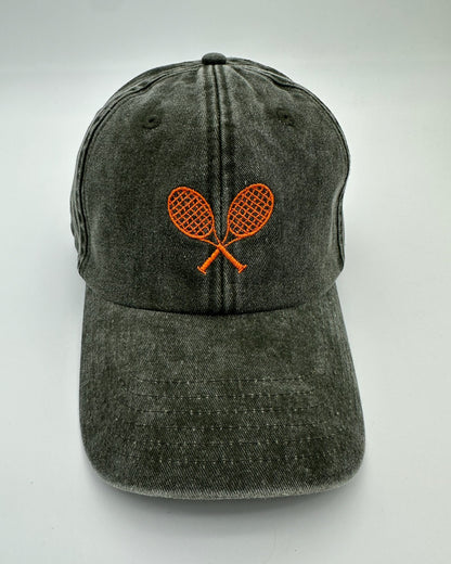 Vintage Cap mit hochwertiger Bestickung Court Club in olive von studio x monaco