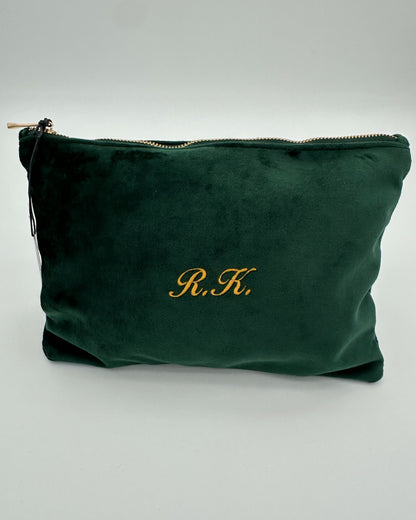 Personalisierbare Samt Kosmetik Pouch mit Hirsch Stickerei in Größe 30x20cm, personalisierbar mit Name oder Initialen von studio x monaco