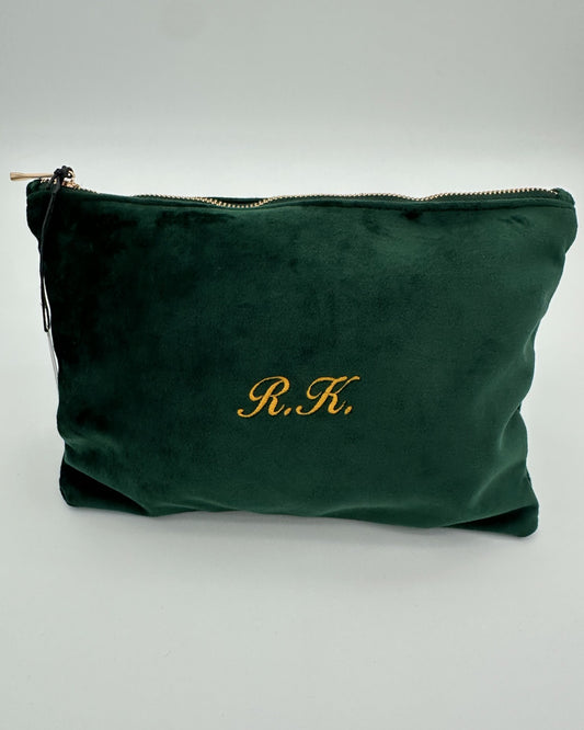 Personalisierbare Samt Kosmetik Pouch mit Hirsch Stickerei in Größe 30x20cm, personalisierbar mit Name oder Initialen von studio x monaco